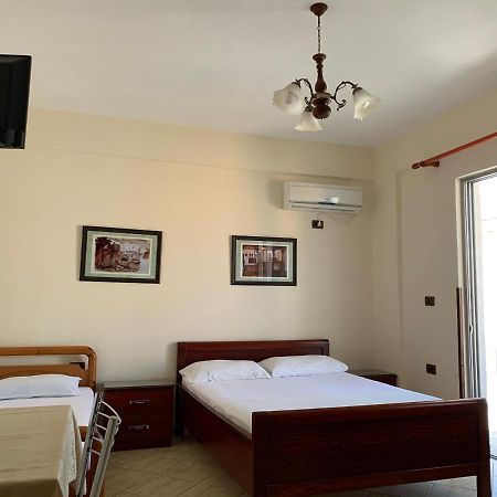The First Hotel Saranda エクステリア 写真