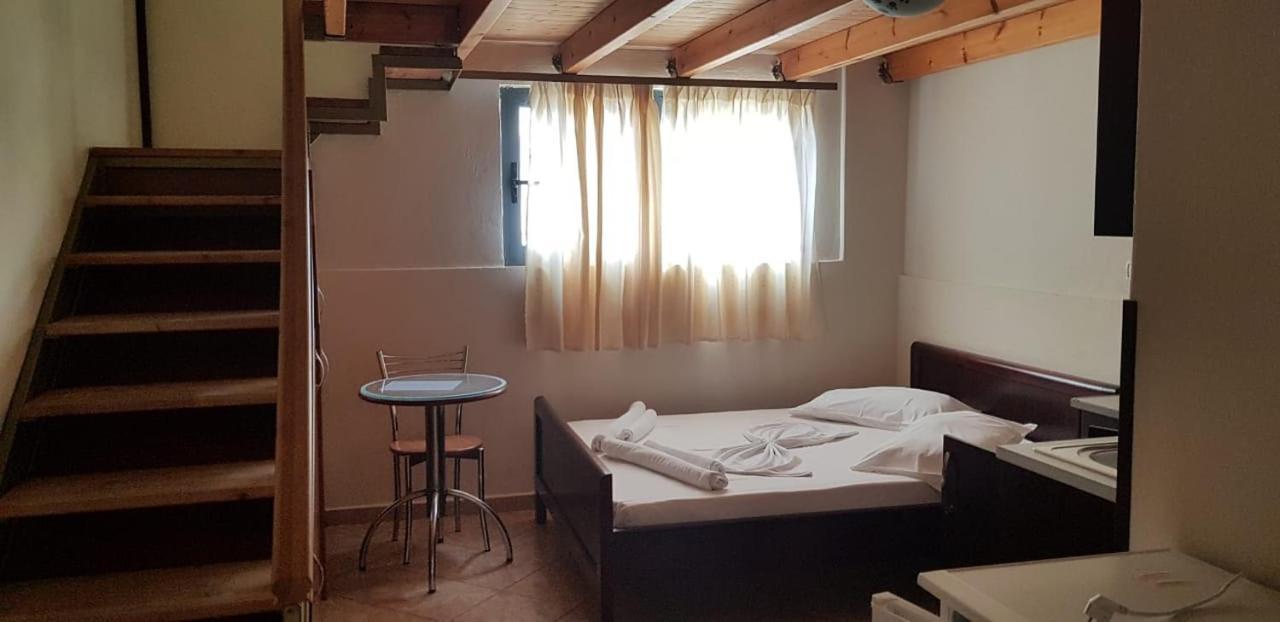 The First Hotel Saranda エクステリア 写真