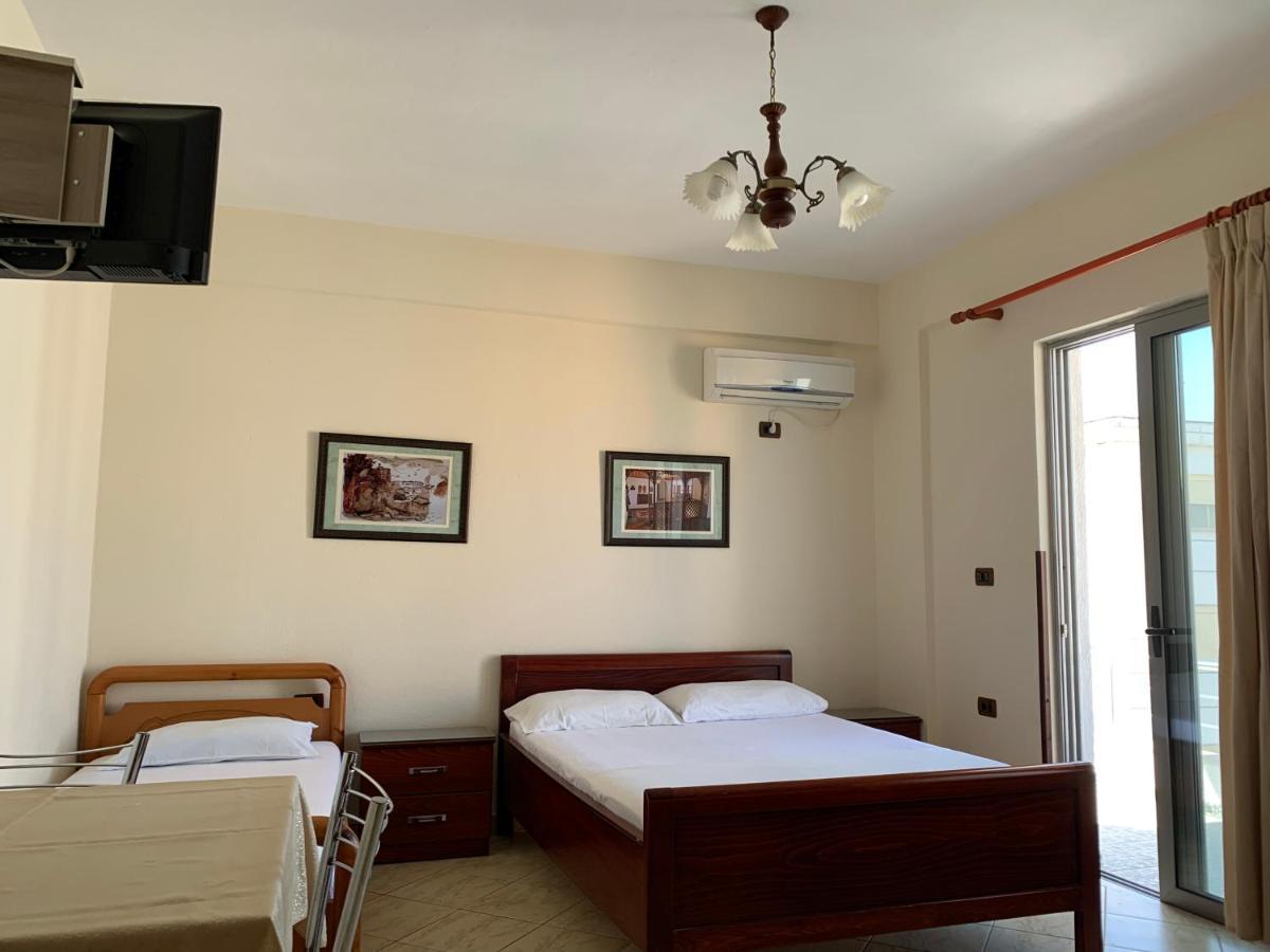 The First Hotel Saranda エクステリア 写真
