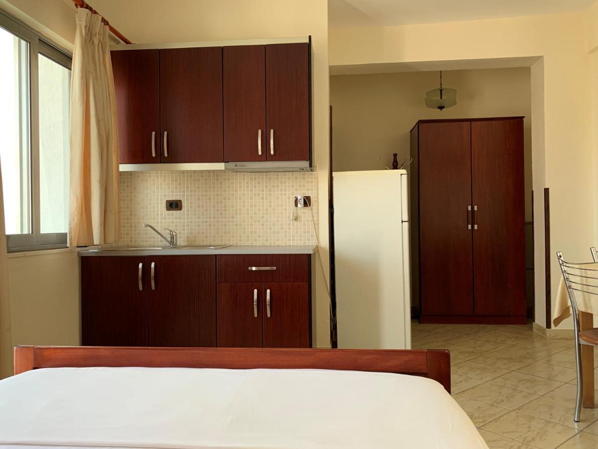 The First Hotel Saranda エクステリア 写真