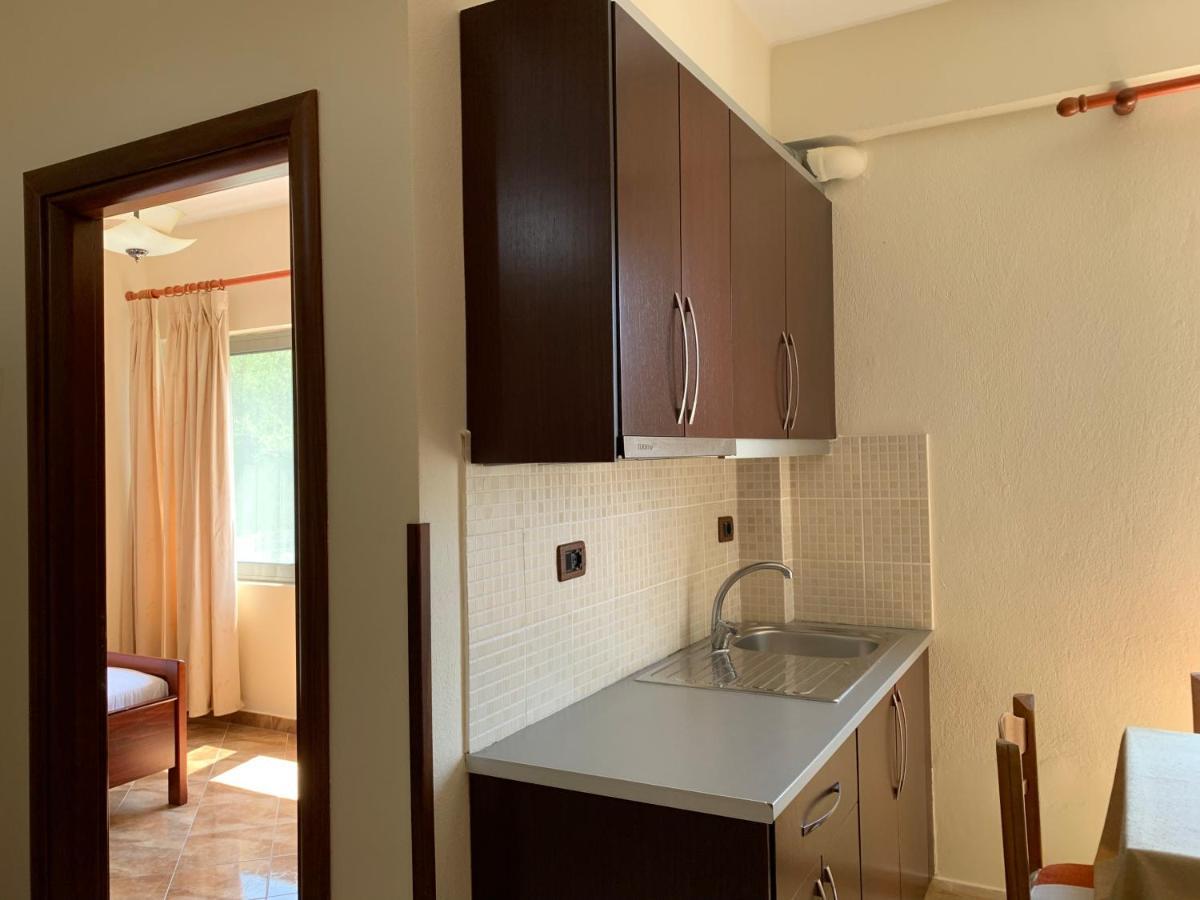 The First Hotel Saranda エクステリア 写真