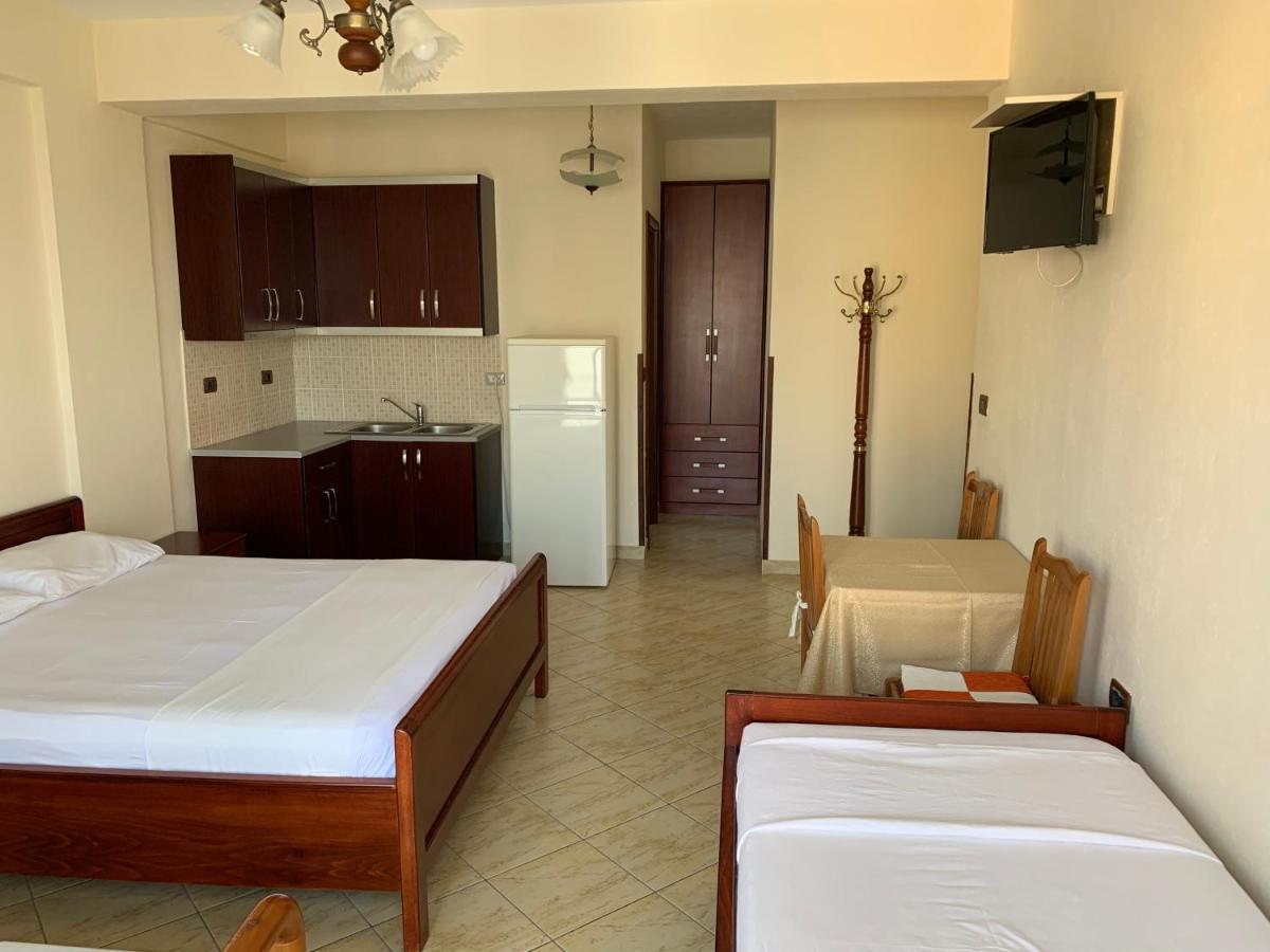 The First Hotel Saranda エクステリア 写真