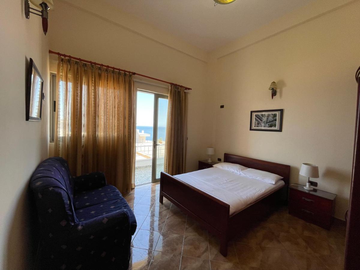 The First Hotel Saranda エクステリア 写真