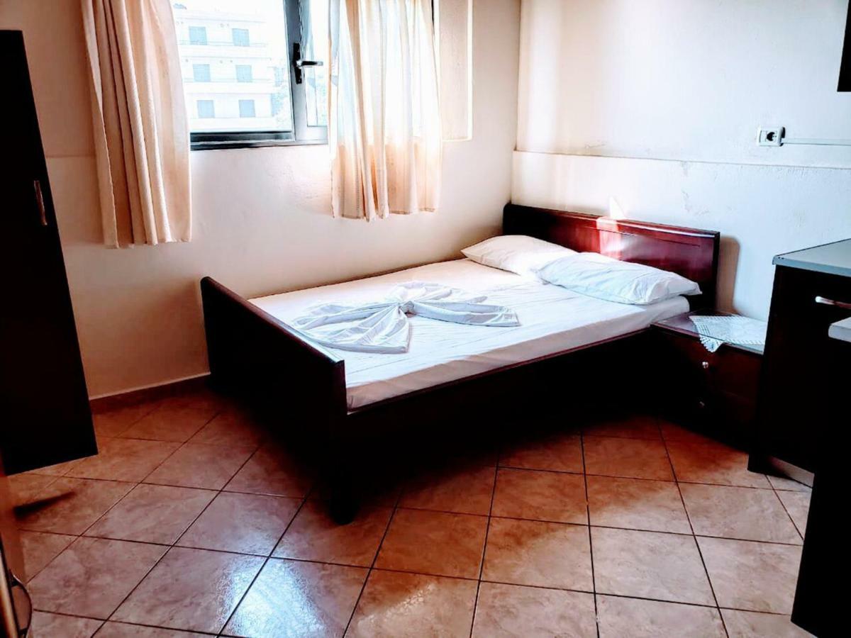 The First Hotel Saranda エクステリア 写真