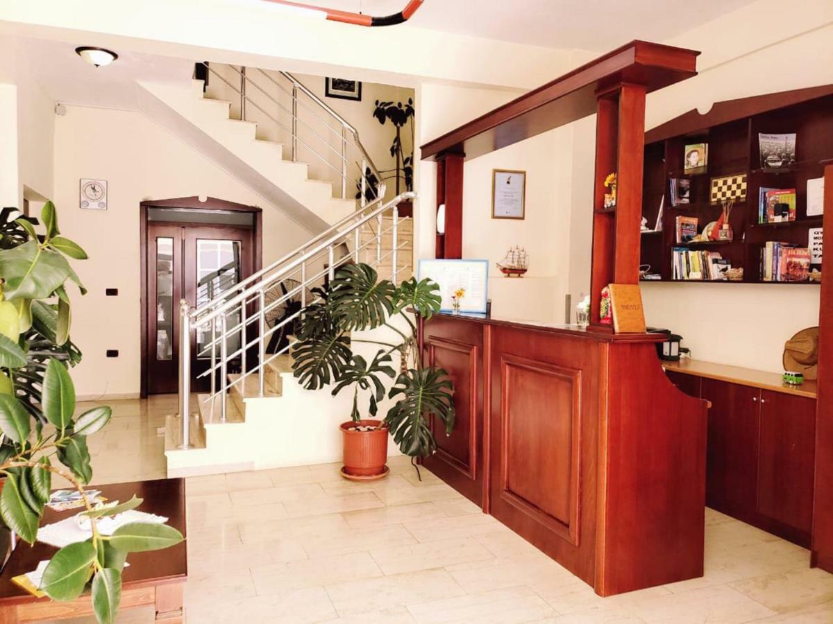 The First Hotel Saranda エクステリア 写真