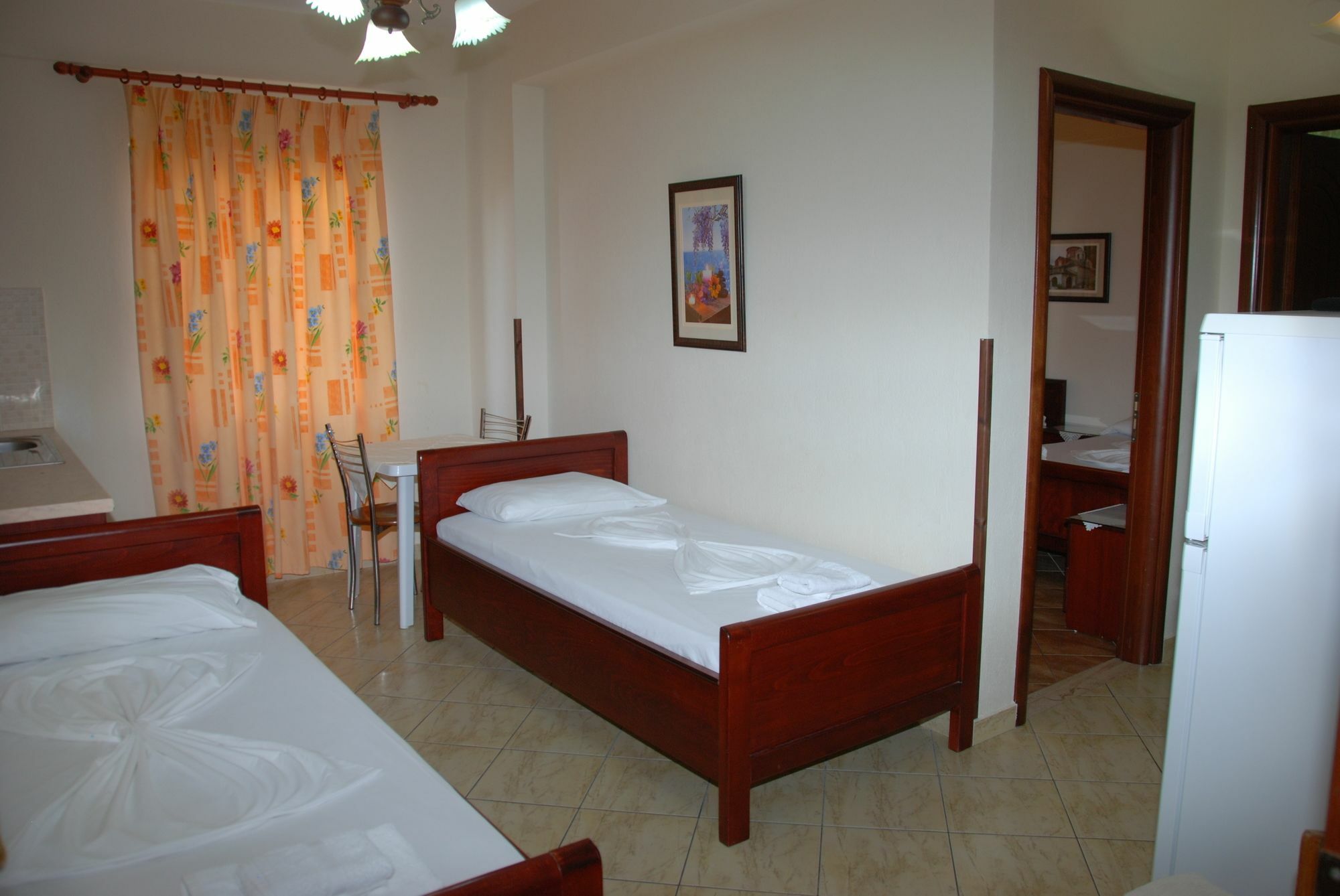 The First Hotel Saranda エクステリア 写真